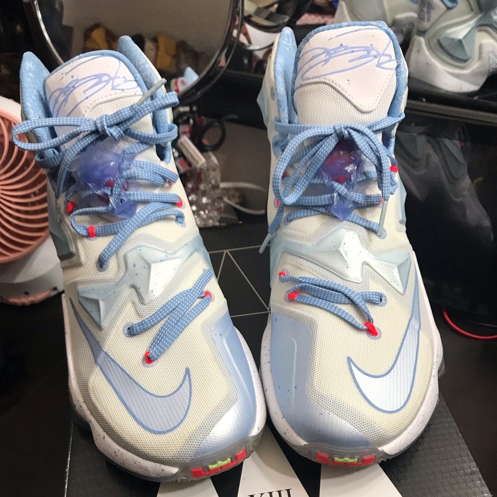 Nike-Lebron James VIII Xmas Edition